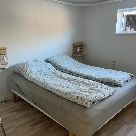 Hyggelig & Lys Kaelderlejlighed Herning