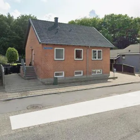 Hyggelig & Lys Kaelderlejlighed * Herning